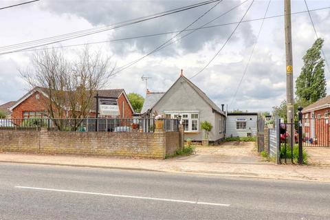 4 bedroom bungalow for sale, Clacton on Sea CO16