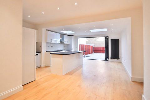 4 bedroom terraced house to rent, Burlington Road, New Malden