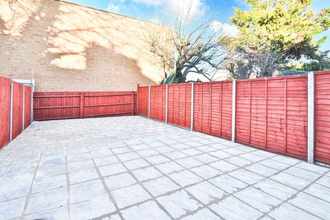 4 bedroom terraced house to rent, Burlington Road, New Malden