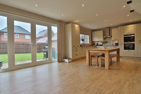 4 bedroom detached house for sale, Juno Close, Saighton, CH3