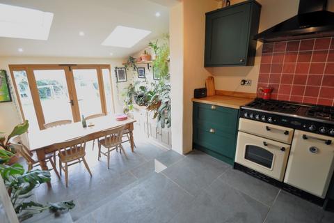 3 bedroom semi-detached house for sale, Southwold Road