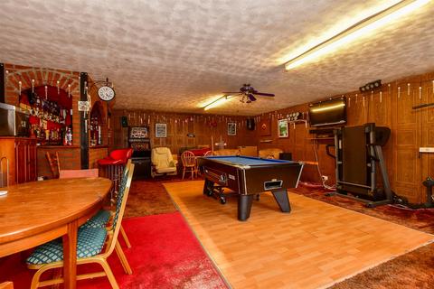 10 Cavell Square, Deal, CT14 9HN