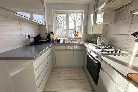 10 Fircroft Close, Woking, GU22 7LZ