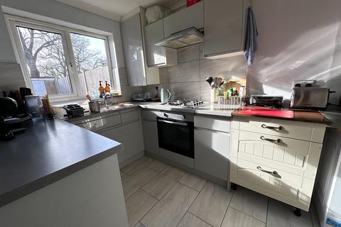 10 Fircroft Close, Woking, GU22 7LZ