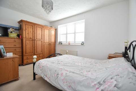 4 bedroom end of terrace house for sale, Chaffinch Way, Halstead