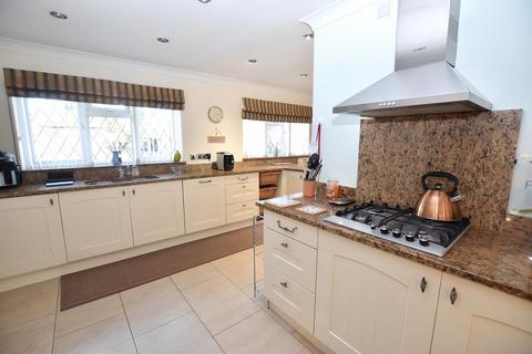 4 bedroom detached house for sale, Tennyson Close, Market Drayton