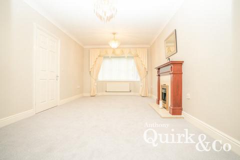 3 bedroom detached house for sale, Heather Close, Canvey Island, SS8