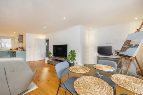 2 bedroom flat for sale, Pepper Street, London