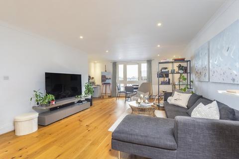 2 bedroom flat for sale, Pepper Street, London