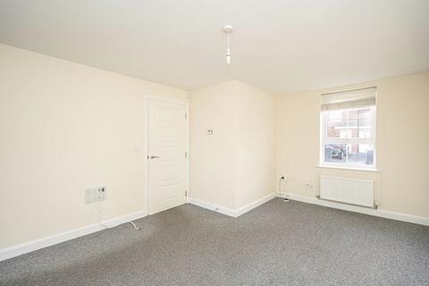 3 bedroom terraced house to rent - Croft Gardens, Oxley