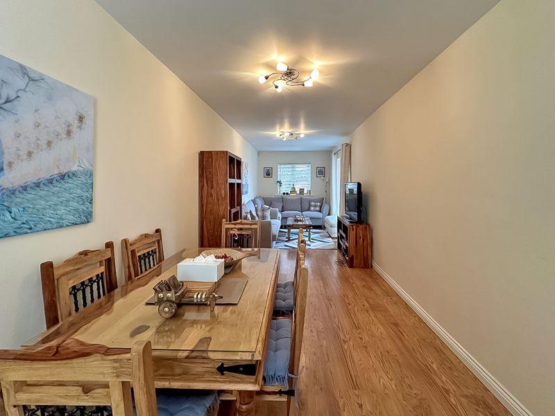 Sitting/dining room