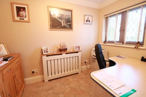 55 Birchy Close, Shirley, Solihull, B90 1QL
