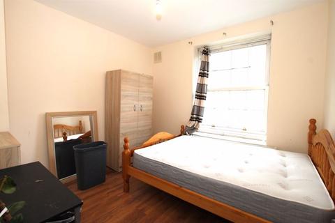 4 bedroom apartment to rent - Bow Road, Bow E3