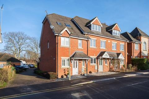 3 bedroom end of terrace house for sale, Hawthorn Way, Lindford