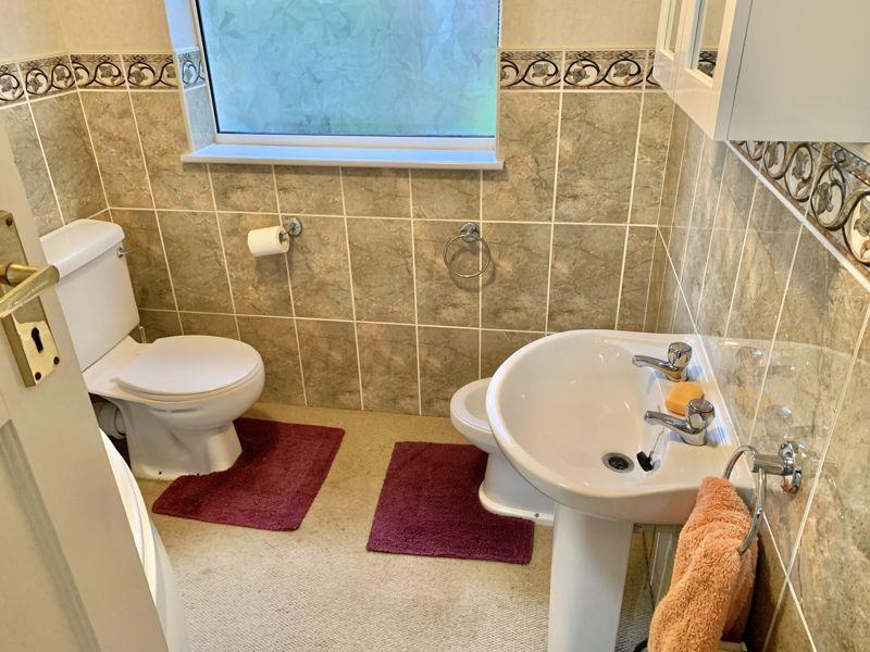 Family Bathroom 1