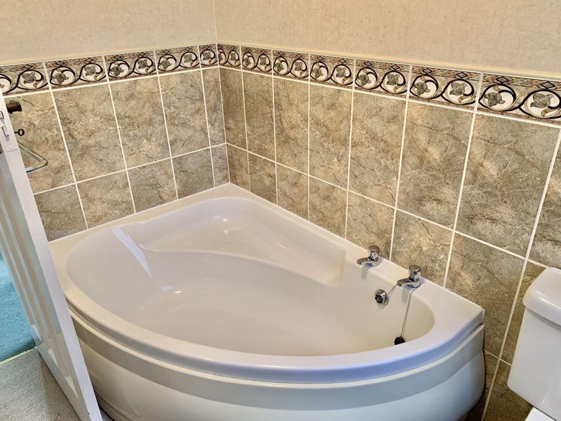 Family Bathroom 2