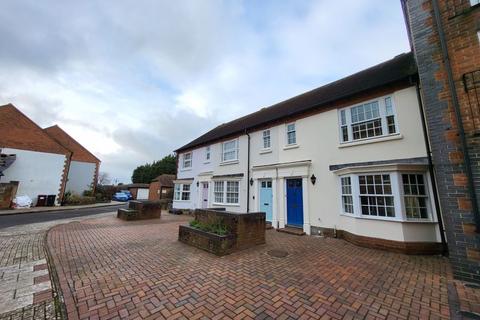 3 bedroom terraced house to rent, Henty Gardens, Chichester