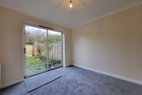 3 bedroom terraced house to rent, Henty Gardens, Chichester