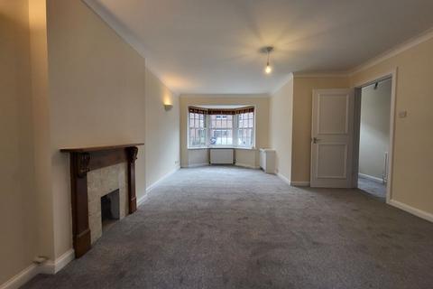 3 bedroom terraced house to rent, Henty Gardens, Chichester