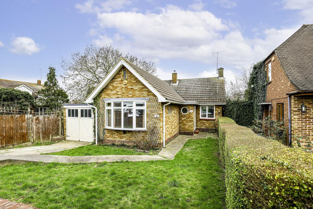 Rayleigh Road, LeighonSea 2 bed detached bungalow for sale £350,000