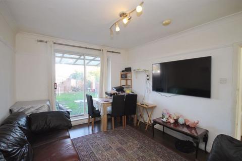 7, Peel Court Ravenor Park Road, Greenford, UB6 9LX