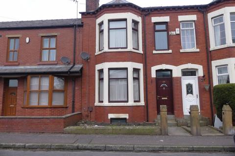 4 bedroom terraced house to rent, Heywood Road, Rochdale OL11