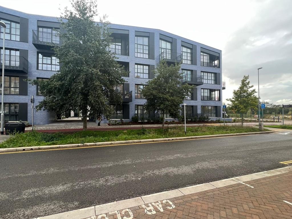 Turing Way, Cambridge CB3 2 bed apartment - £2,250 pcm (£519 pw)