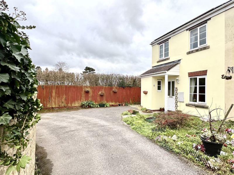 Springfield Drive, Calne SN11 3 bed semi-detached house for sale - £295,000