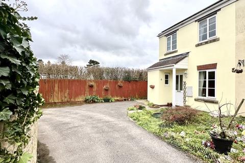 3 bedroom semi-detached house for sale - Springfield Drive, Calne SN11