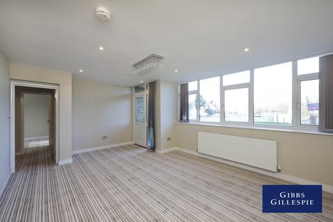 2 bedroom apartment to rent - Fulmer Road, Gerrards Cross