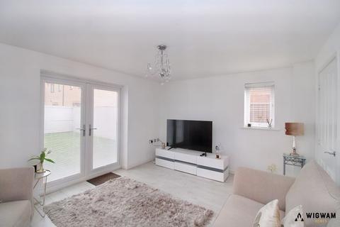 3 bedroom semi-detached house for sale, Coppice View, Hull, HU3