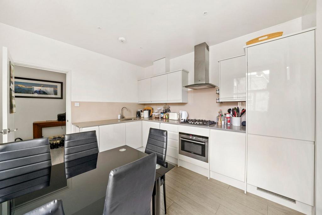 Marius Road, London, SW17 2 bed apartment for sale £600,000