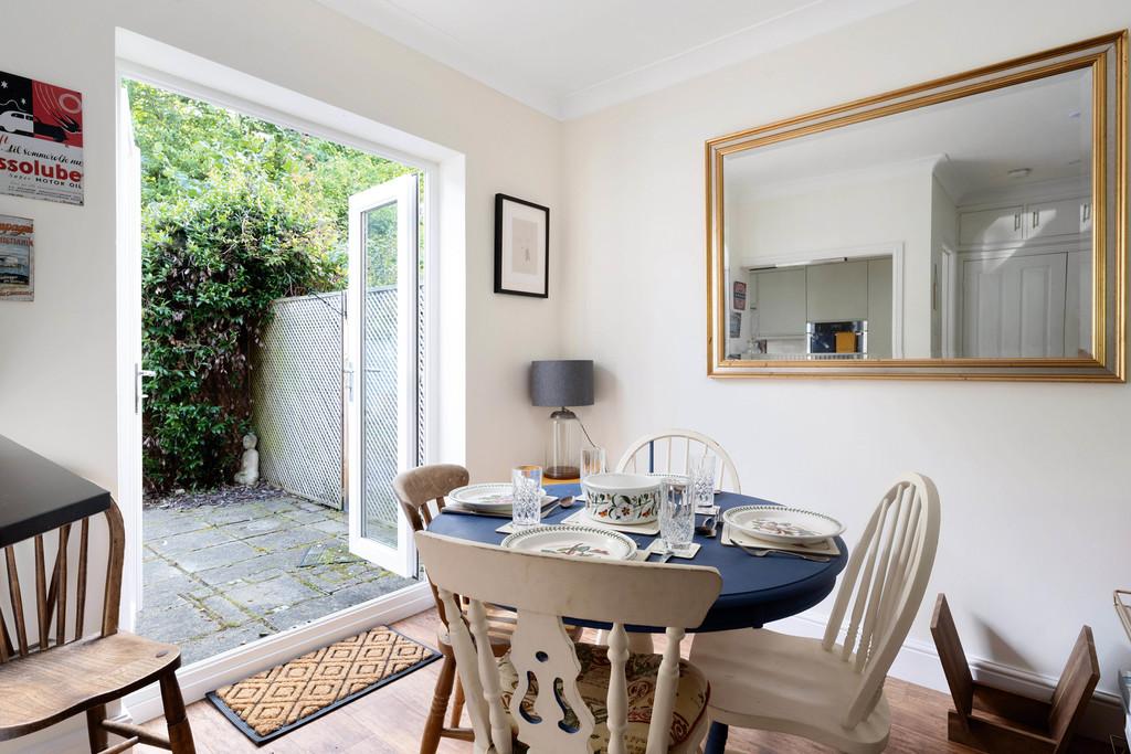 Sitting/dining room