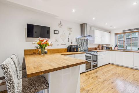 4 bedroom end of terrace house for sale, New Road, High Wycombe HP14