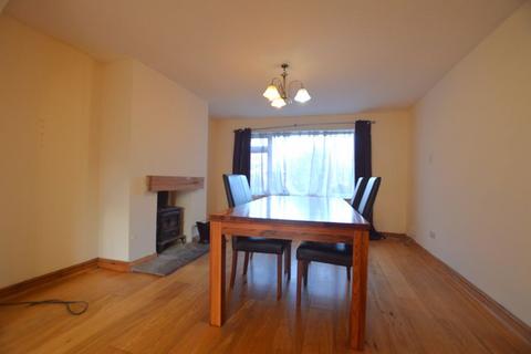 6 Chestnut Grove, Colsterworth, Grantham, NG33 5PE