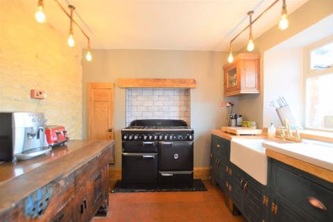 76 High Street, Colsterworth, Grantham, NG33 5JA