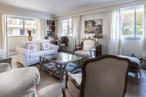 3 bedroom property, rue Barbet de Jouy