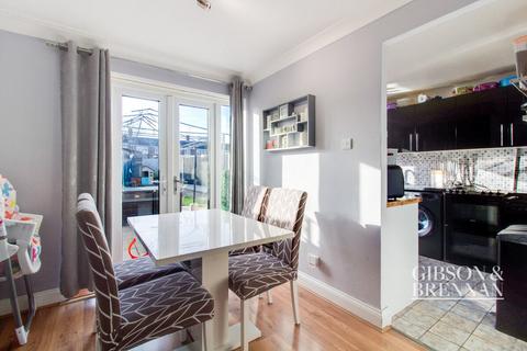 38 Landermere, Basildon, SS14 2DN