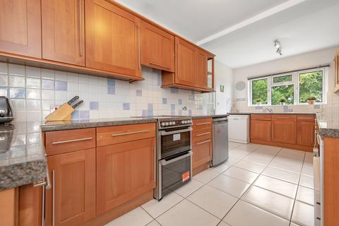 4 Coulsdon Court Road, Coulsdon, CR5 2LL