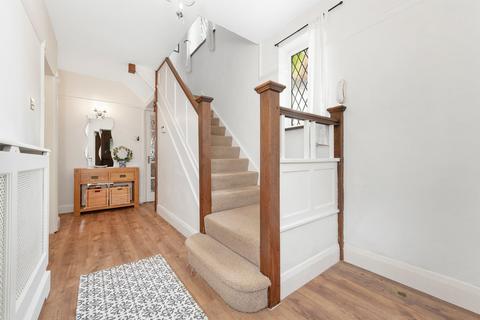 4 Coulsdon Court Road, Coulsdon, CR5 2LL