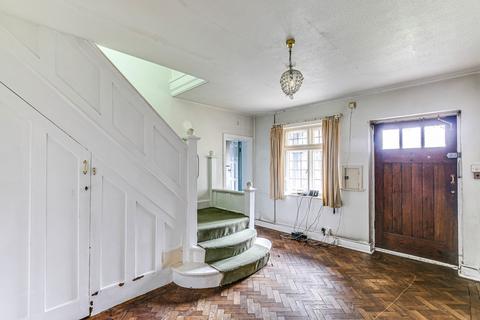 20 Peaks Hill, Purley, CR8 3JE