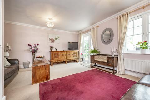 15 Little East Field, Coulsdon, CR5 1NX