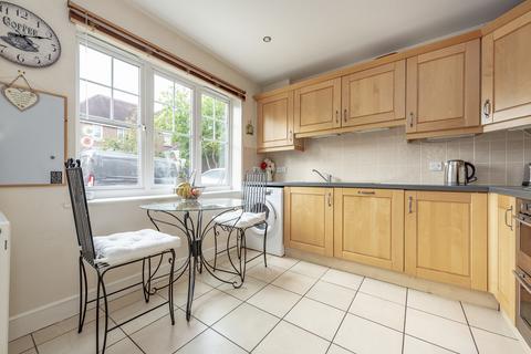 15 Little East Field, Coulsdon, CR5 1NX