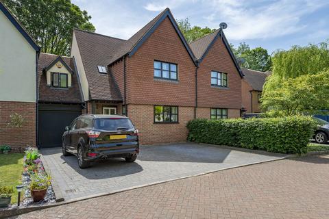 5 Milestone Drive, Purley, CR8 4HN