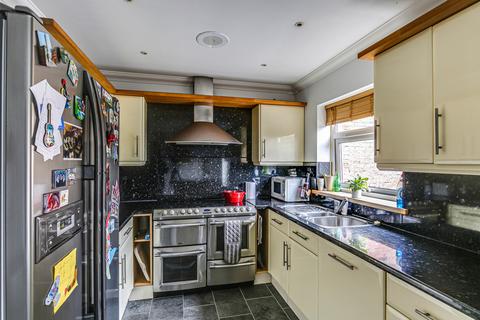 4 Vincent Road, Coulsdon, CR5 3DH
