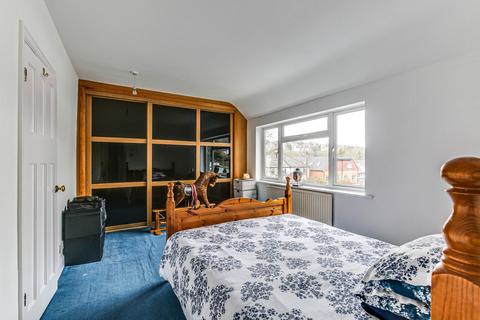 4 Vincent Road, Coulsdon, CR5 3DH