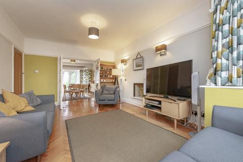30 Grove Wood Hill, Coulsdon, CR5 2EL