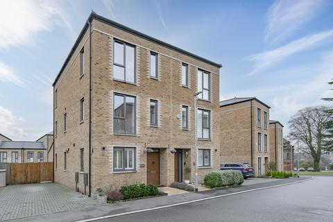 11 Johnson Drive, Coulsdon, CR5 3JR