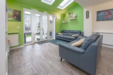 11 Johnson Drive, Coulsdon, CR5 3JR