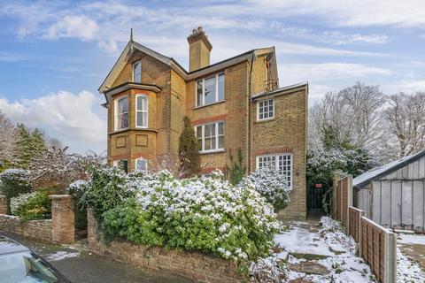 Flat B, 24 Campden Road, South Croydon, CR2 7EN
